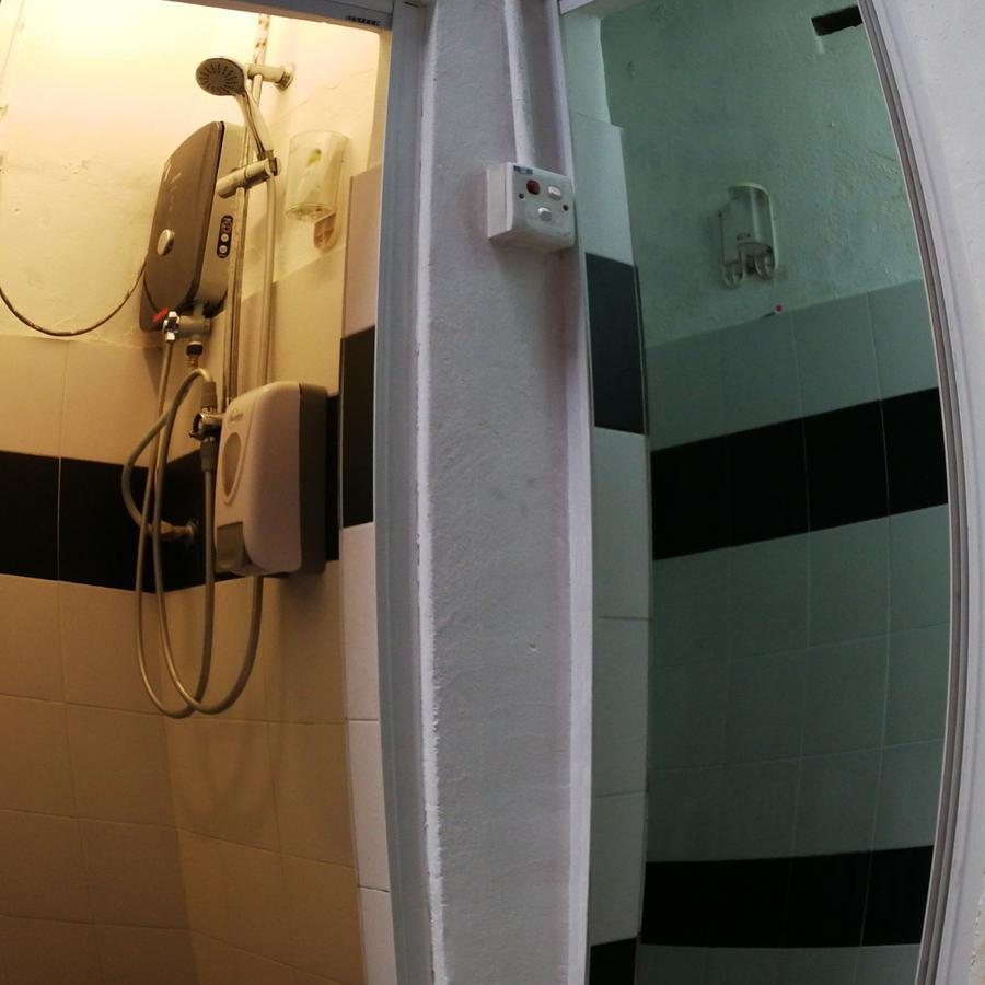 Monkey Motel Cafe Malacca Екстериор снимка