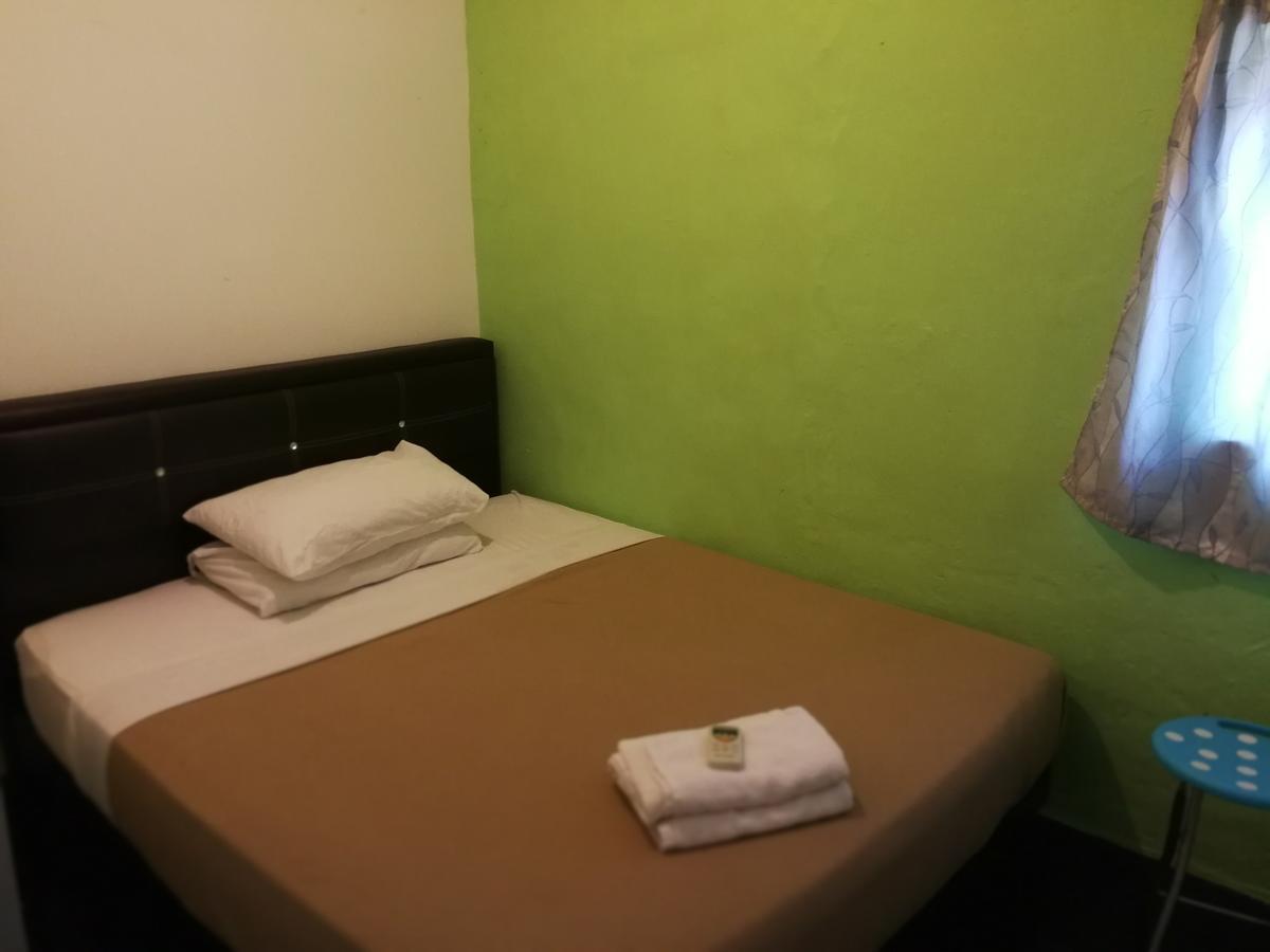 Monkey Motel Cafe Malacca Екстериор снимка
