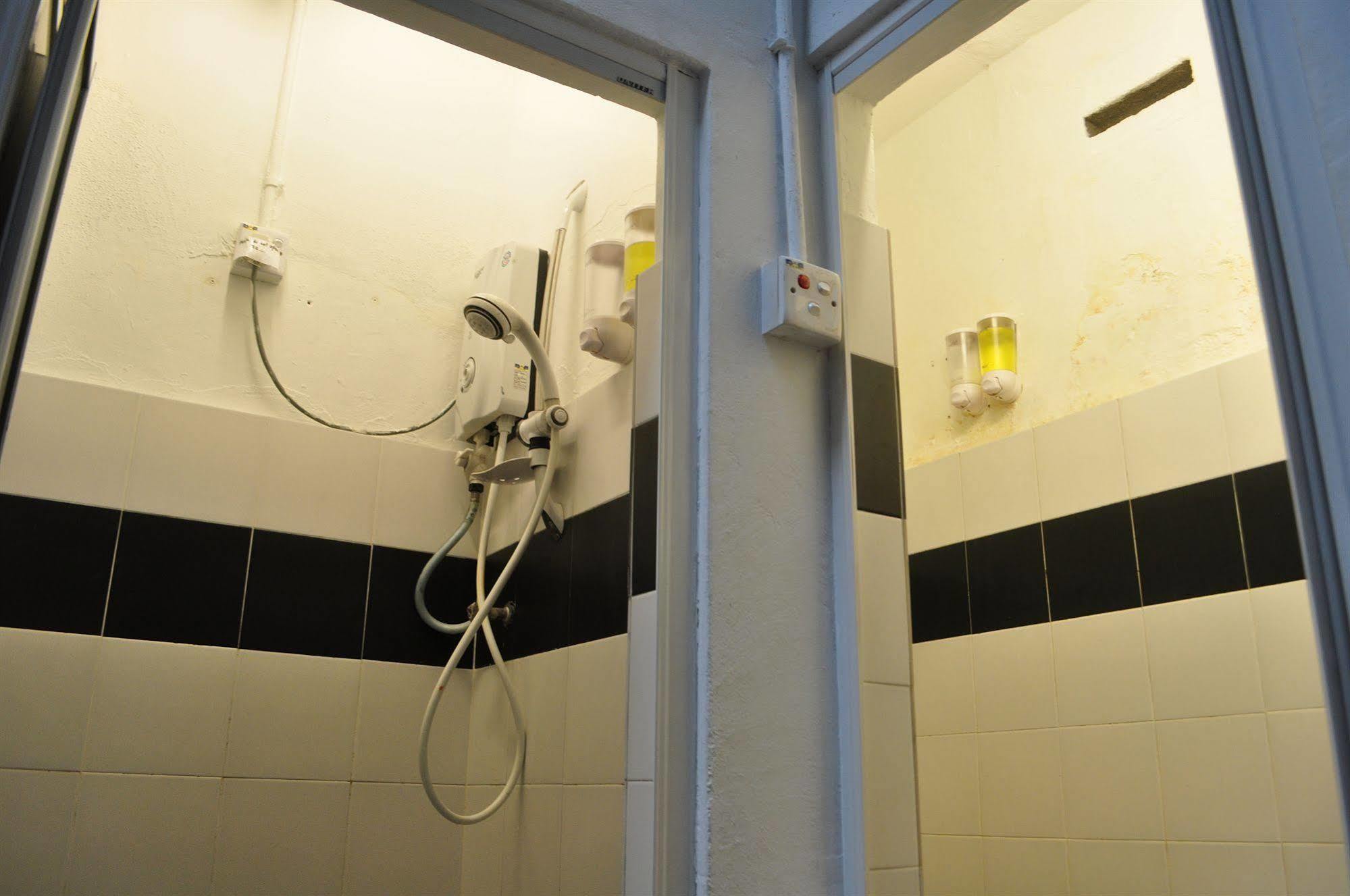 Monkey Motel Cafe Malacca Екстериор снимка