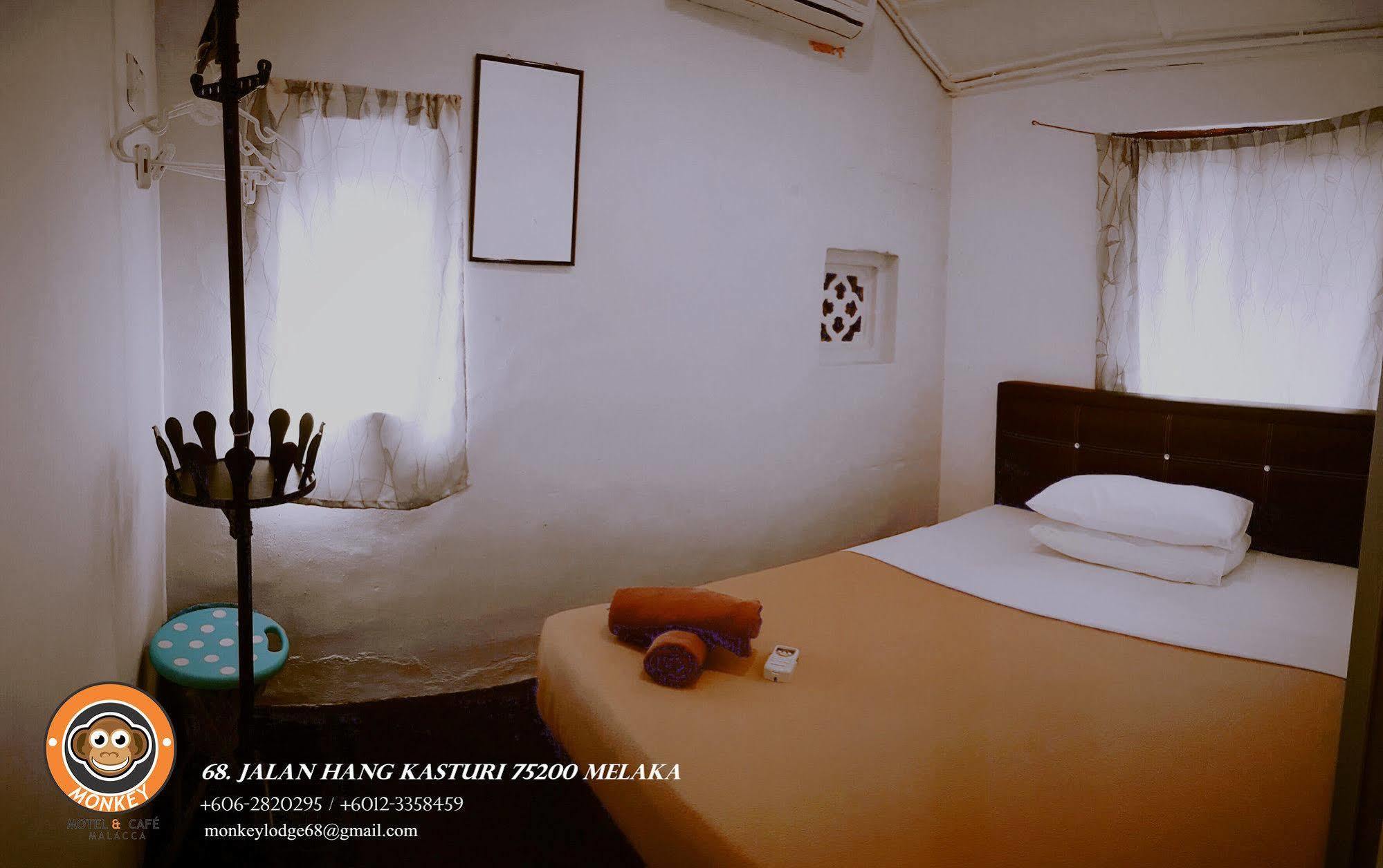 Monkey Motel Cafe Malacca Екстериор снимка