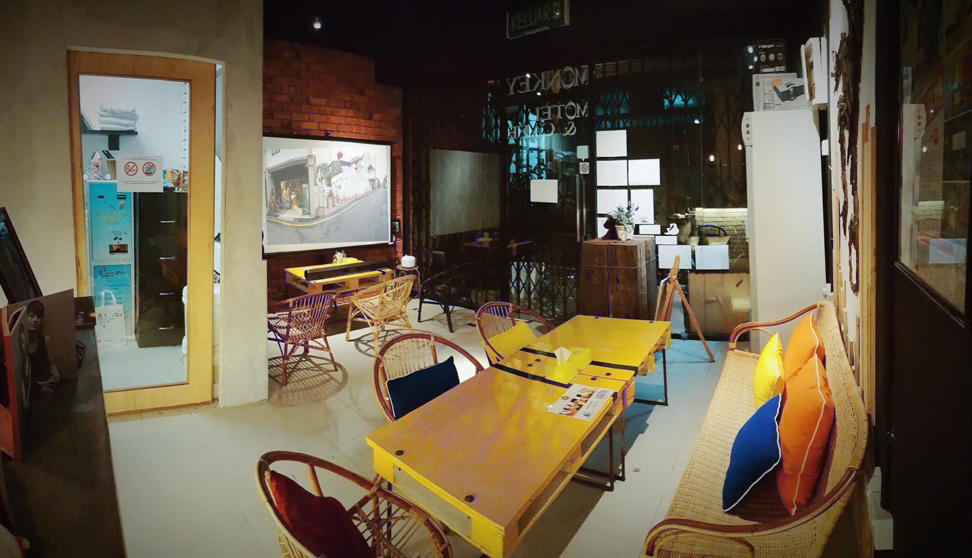 Monkey Motel Cafe Malacca Екстериор снимка